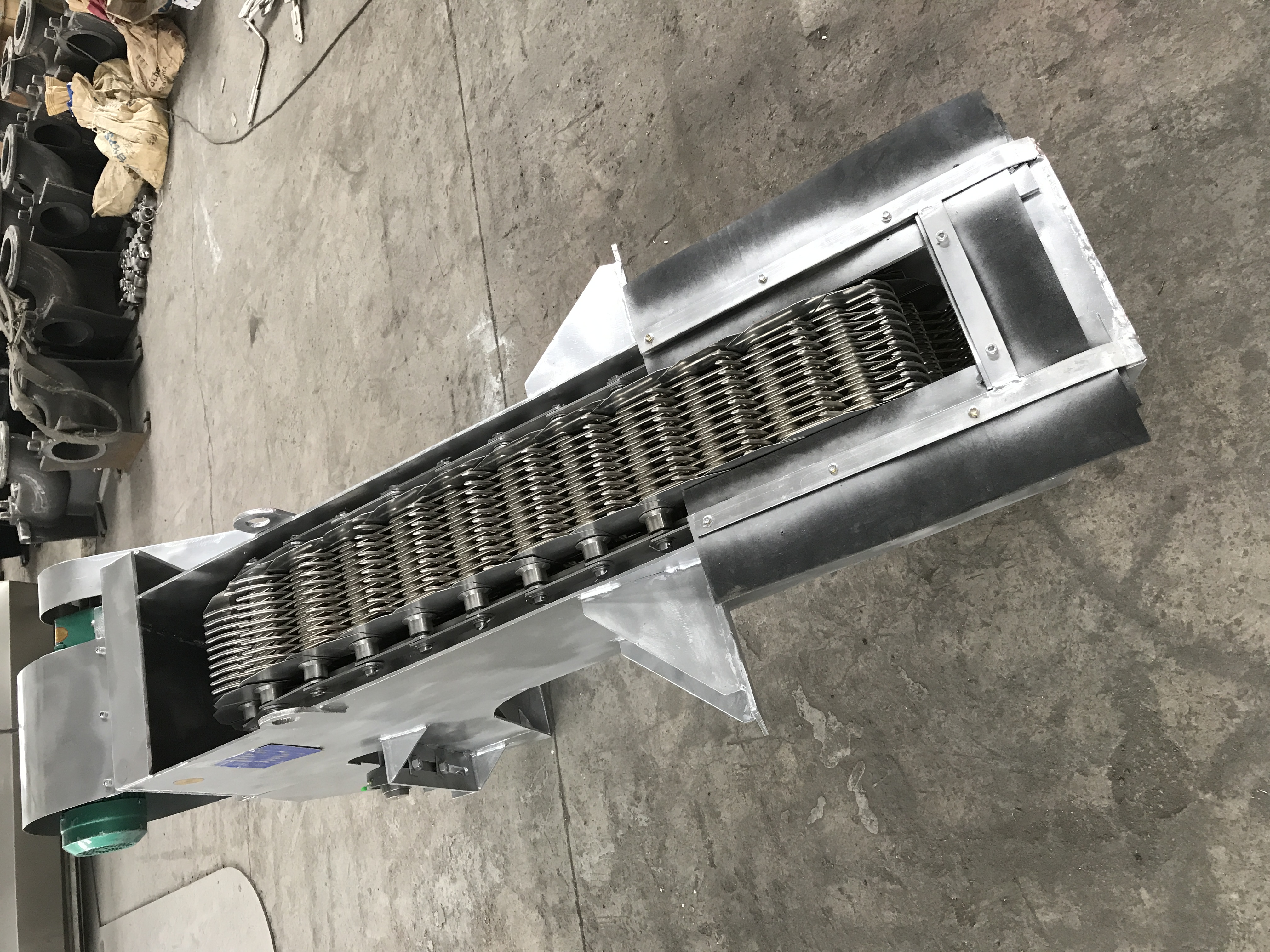 選購回轉(zhuǎn)式格柵除污機(jī)需要了解的常識(shí)