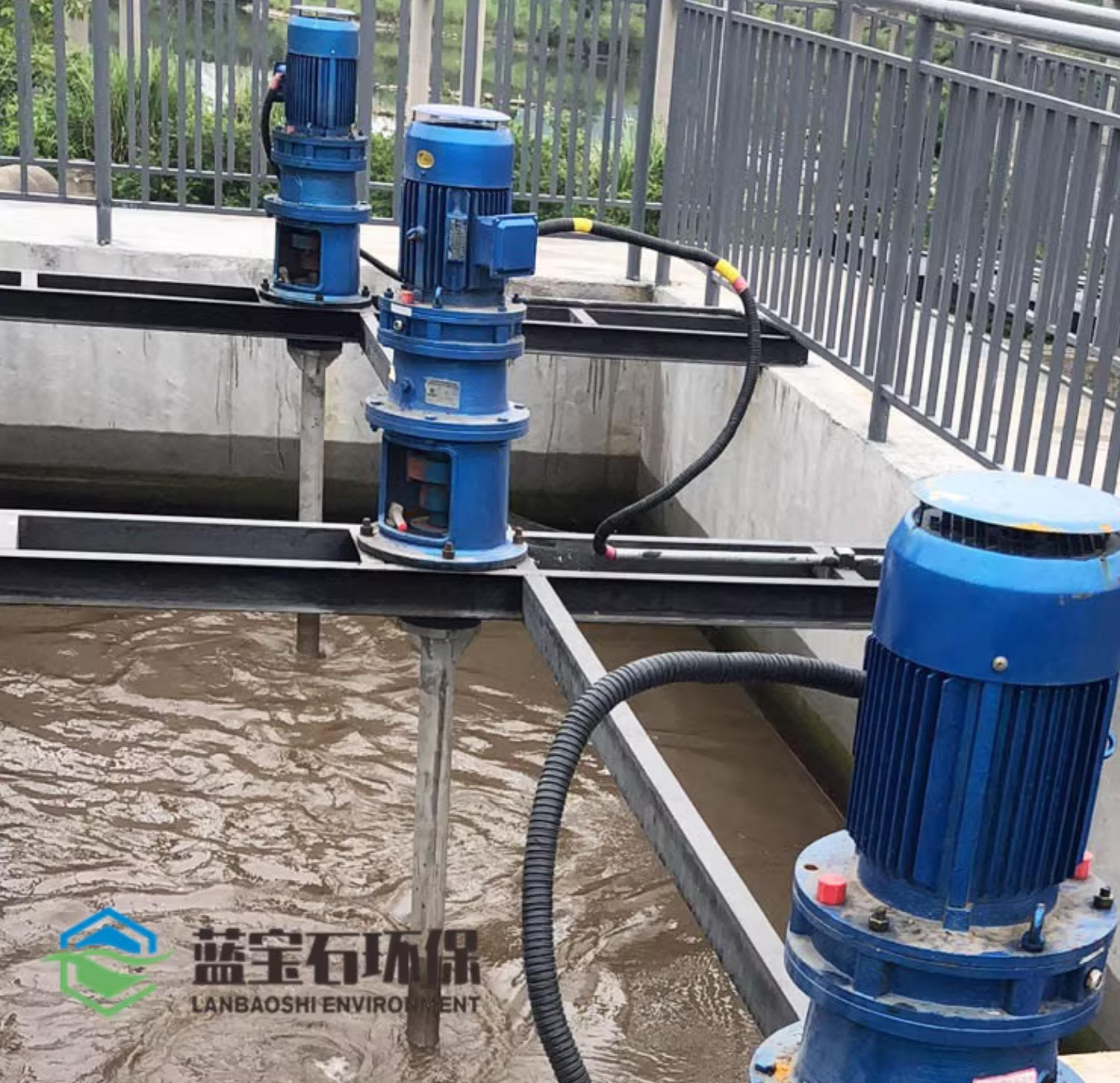 南京藍(lán)寶石環(huán)保與深圳某環(huán)?？萍歼_(dá)成漿式攪拌機(jī)設(shè)備合作